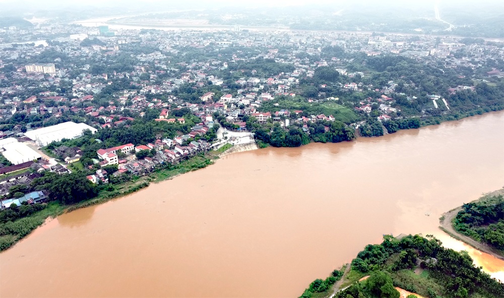 Lũ sông Hồng tại Yên Bái đạt đỉnh, nhiều tỉnh nguy cơ lũ quét - 1