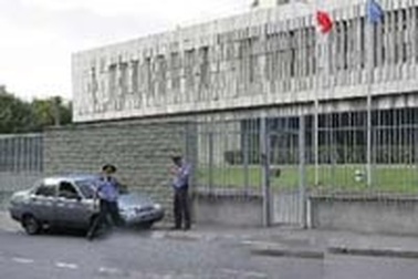 Nhân viên ngoại giao Ba Lan ở Nga bị cắt tai