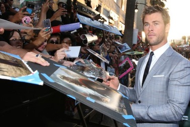 Fans hào hứng chờ ra mắt phim Bộ tứ siêu anh hùng