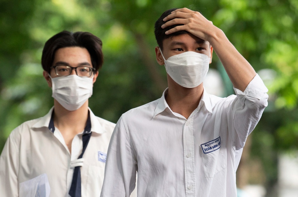 Phụ huynh vây trường xin học cho con và những điểm nóng tuyển sinh 2024 - 5 Phụ huynh vây trường xin học cho con và những điểm nóng tuyển sinh 2024 - 5