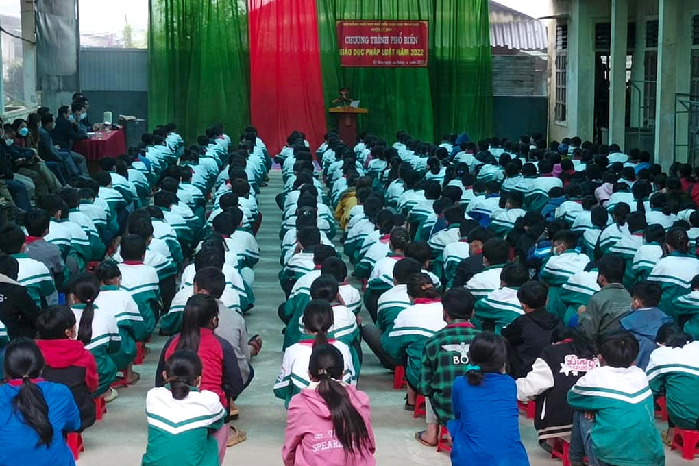 Sau kỳ nghỉ Tết, nhiều học sinh miền núi đi làm công nhân, lấy chồng - 3 Sau kỳ nghỉ Tết, nhiều học sinh miền núi đi làm công nhân, lấy chồng - 3