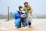 Người dân ước ao không còn cảnh phải phá mái nhà giữ mạng sống cả gia đình