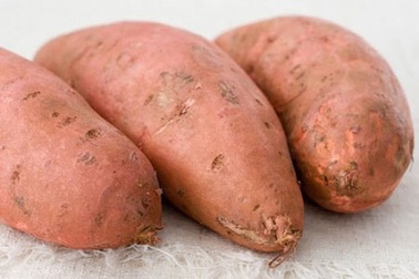 Dễ ngộ độc nếu ăn khoai lang có đốm đen