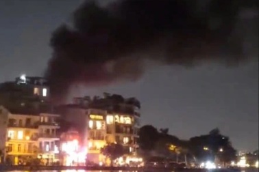 Cháy xưởng tranh ở Hà Nội