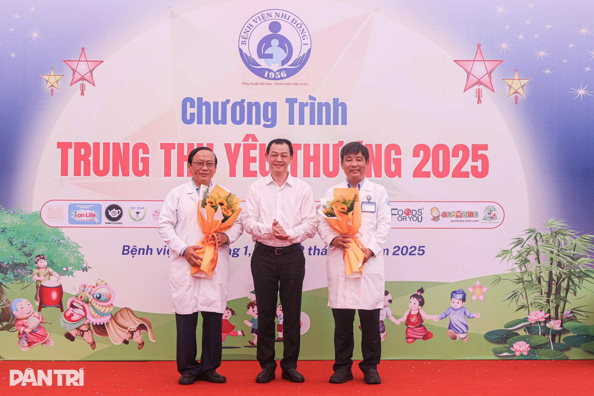 Trung thu gõ cửa bệnh viện, mang niềm vui đến bệnh nhi TPHCM - 10