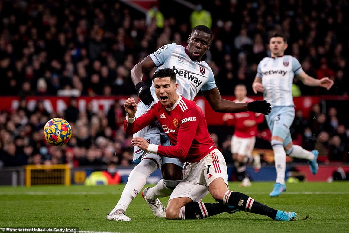 C.Ronaldo gửi thông điệp đến người hâm mộ sau chiến thắng West Ham - 2 C.Ronaldo gửi thông điệp đến người hâm mộ sau chiến thắng West Ham - 2