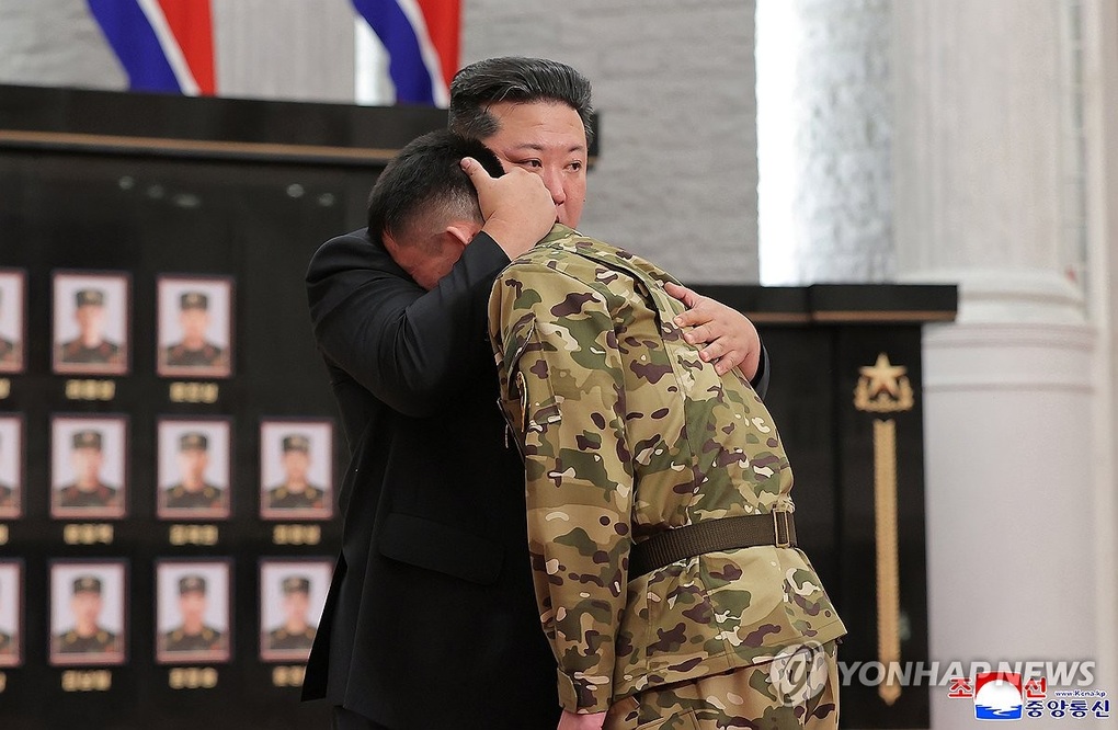 Ông Kim Jong-un trao huân chương cho quân nhân Triều Tiên chiến đấu ở Nga - 1 Ông Kim Jong-un trao huân chương cho quân nhân Triều Tiên chiến đấu ở Nga - 1