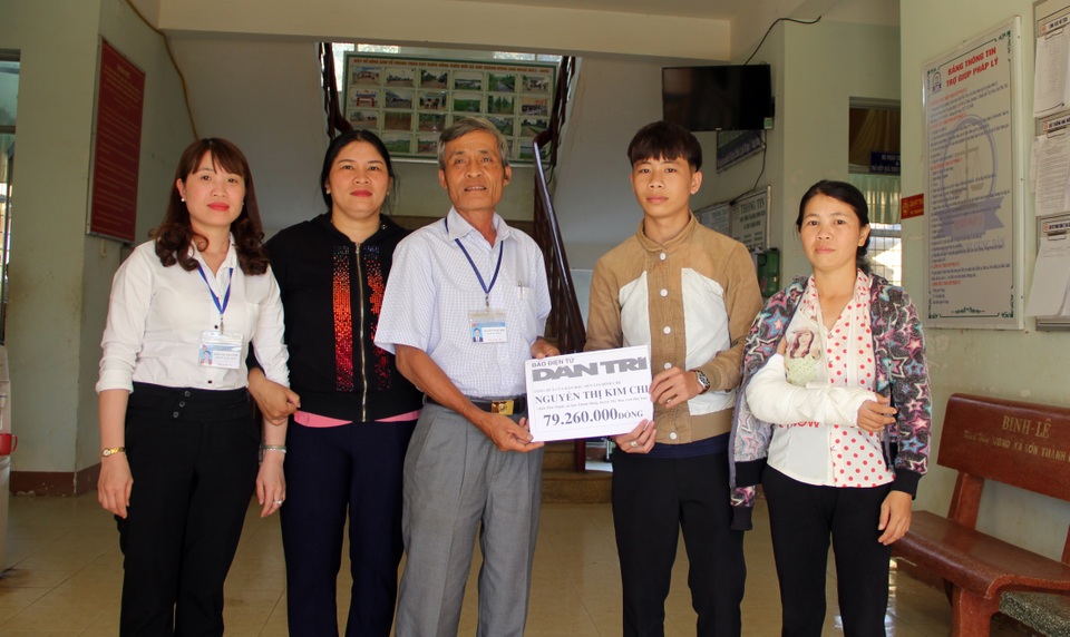 Bạn đọc giúp đỡ 3 đứa trẻ mồ côi cha hơn 79 triệu đồng - 1 Bạn đọc giúp đỡ 3 đứa trẻ mồ côi cha hơn 79 triệu đồng - 1