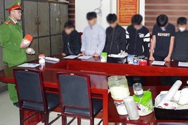 9 học sinh góp tiền mua vật liệu chế pháo nổ