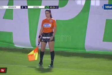 Cựu sao đình đám của Hải Phòng “thả tim” nữ trọng tài xinh đẹp