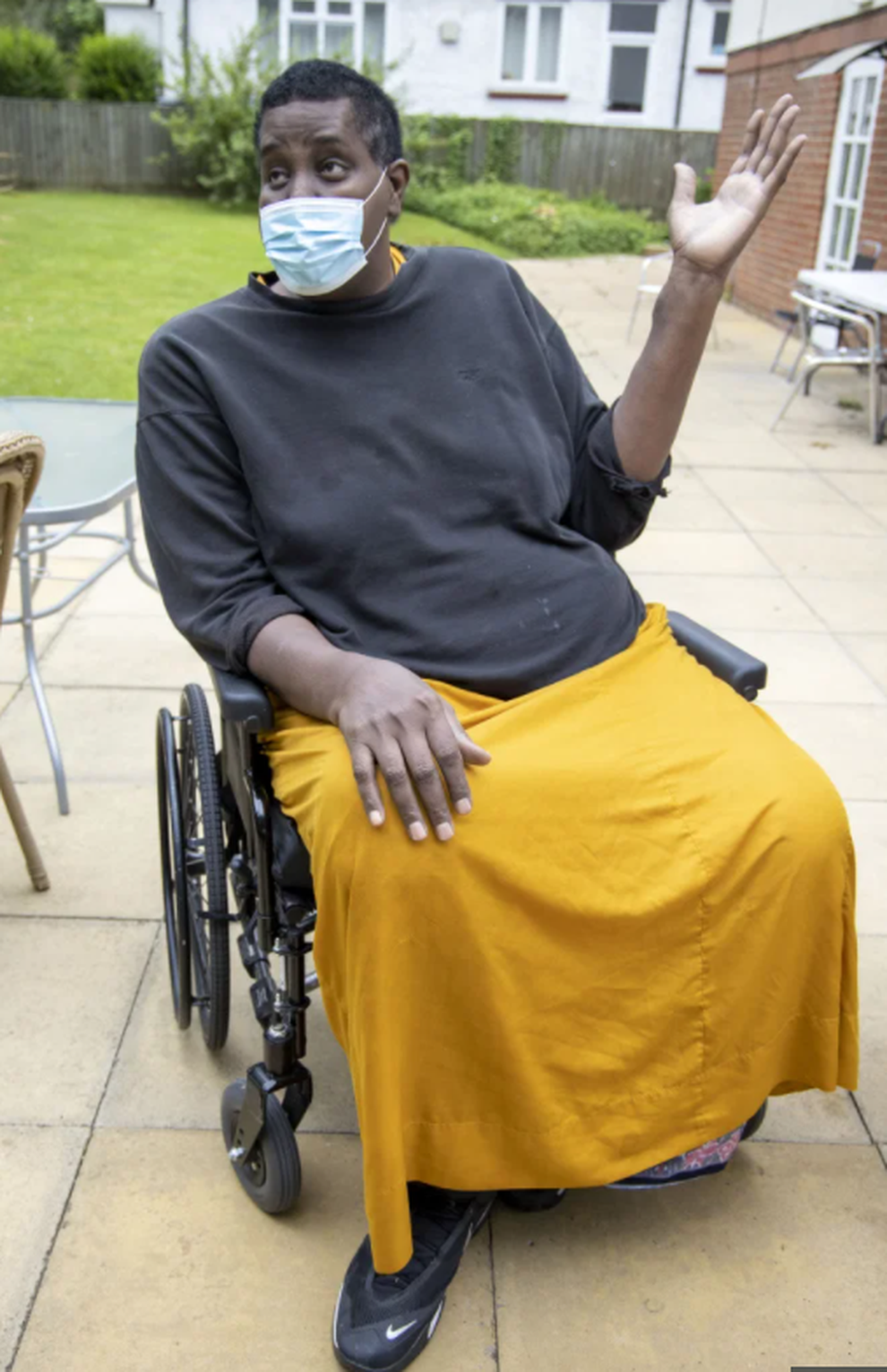 Người đàn ông cao 2,3m và cuộc đời khó khăn không ngờ - 4