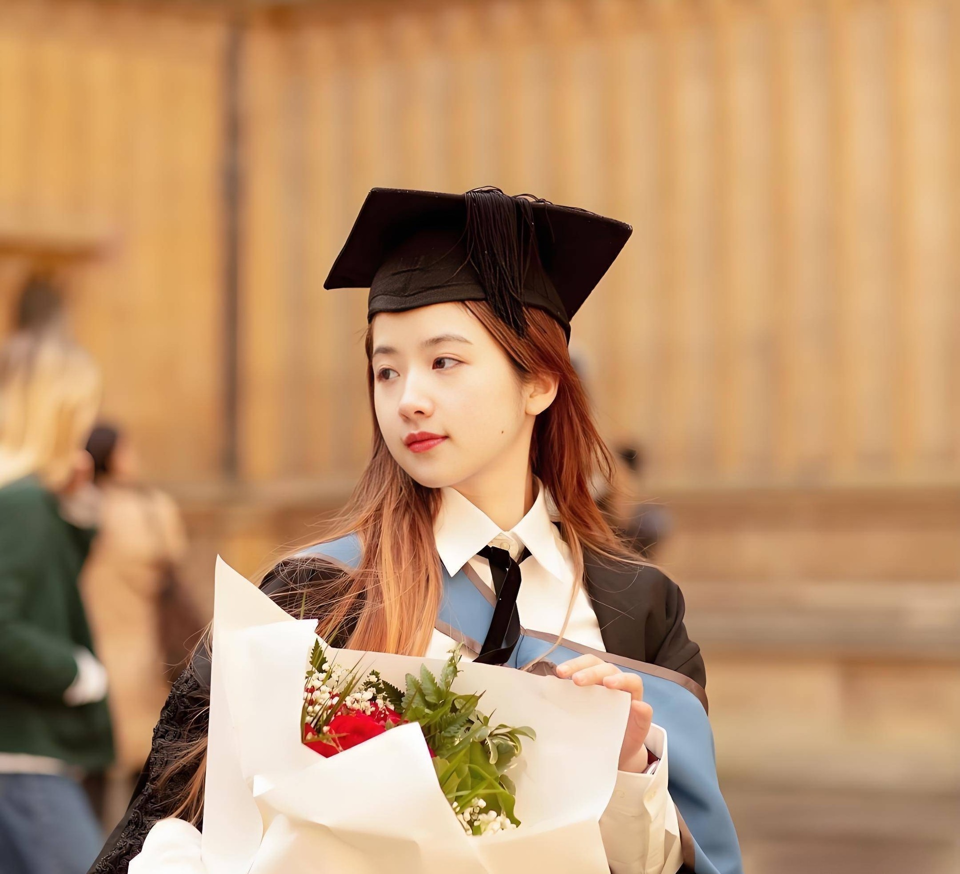 かつては美しすぎると批判された女性数学博士の華々しいキャリア - 4 Sự nghiệp thăng hoa của nữ tiến sĩ toán từng bị chỉ trích chỉ vì... quá đẹp - 4