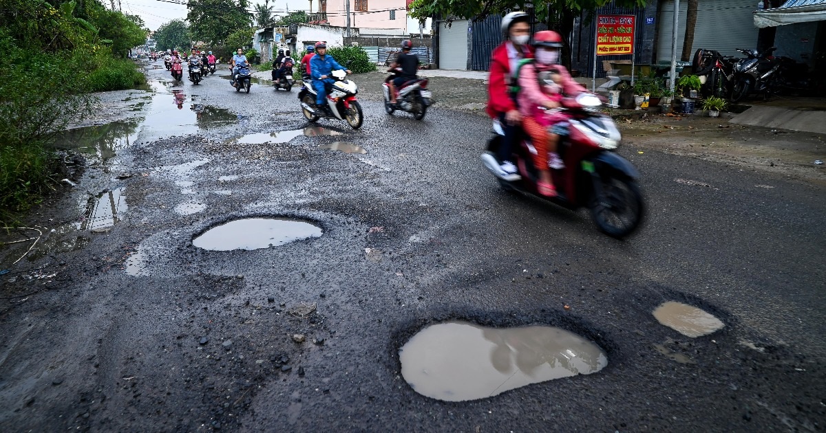 Hàng trăm ổ gà, ổ voi trên con đường dài khoảng 2km ở TP Thủ Đức - 11