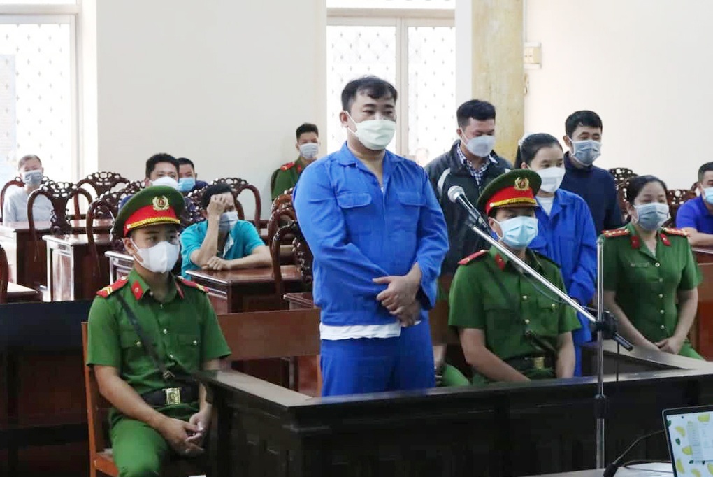 Đối tượng chi 20 tỷ đồng để điều Đại tá Đinh Văn Nơi đi nơi khác lĩnh 8 năm tù - 1 Đối tượng chi 20 tỷ đồng để điều Đại tá Đinh Văn Nơi đi nơi khác lĩnh 8 năm tù - 1