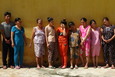 Triệt phá sòng bạc toàn chị em phụ nữ