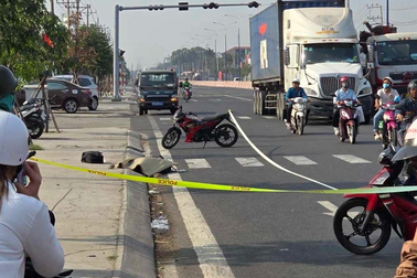 Phát hiện người đàn ông nằm chết trên đường huyết mạch ở Bình Dương
