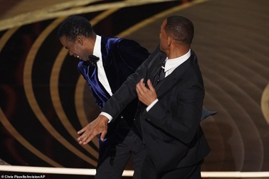 Will Smith đã từ chối rời lễ trao giải Oscar, Chris Rock lần đầu lên tiếng