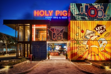 "Đập hộp" nhà hàng container siêu khủng Holy Pig xuất hiện tại Tổ hợp Cocobay Đà Nẵng