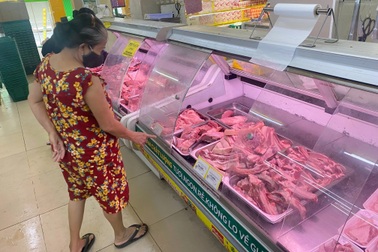 Vì sao thịt heo vẫn bán giá "trên trời", có phải dân buôn… ăn dày?