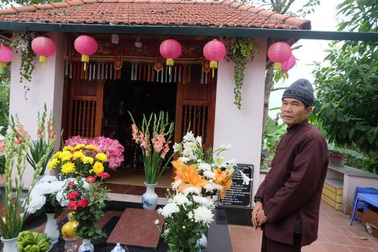 Chuyện đau lòng về nghĩa địa vô danh và miếu "Hai cô" ở bãi giữa sông Hồng