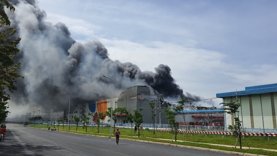Đang cháy cực lớn trong khu công nghiệp Hiệp Phước - 1 Đang cháy cực lớn trong khu công nghiệp Hiệp Phước - 1
