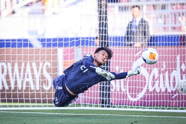 Thủ môn U23 Indonesia được ca ngợi hết lời sau kỳ tích trước Australia