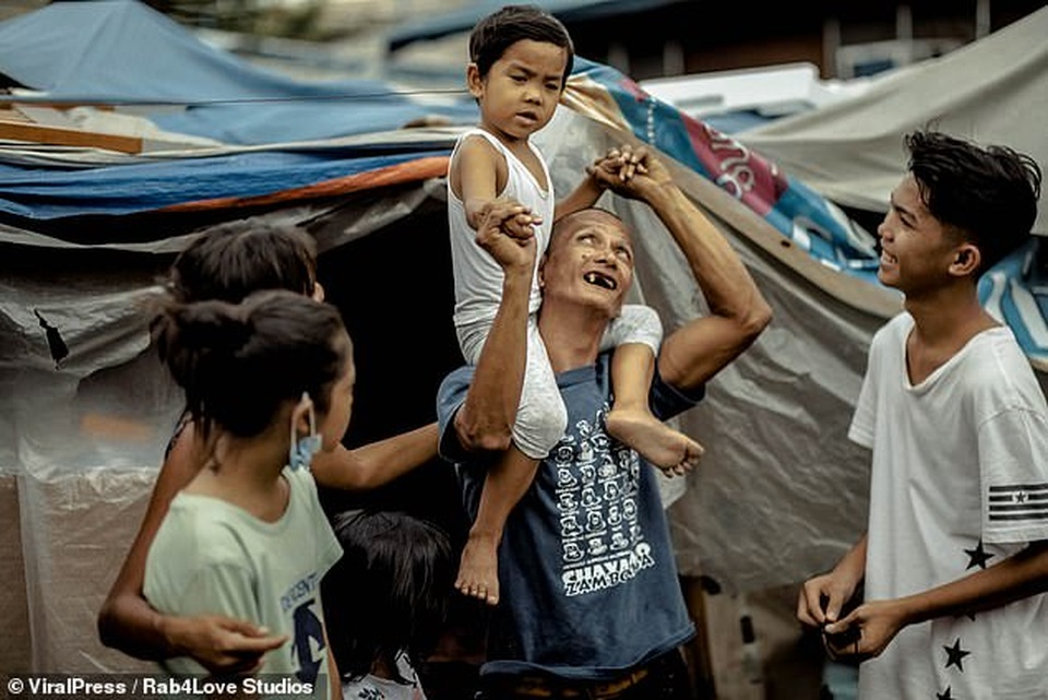 Bộ ảnh cưới của cặp vợ chồng vô gia cư gây sốt - 9