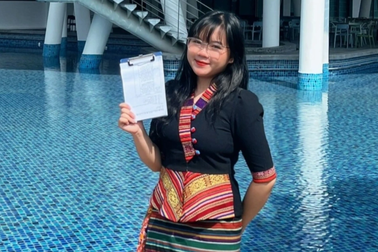 Nữ sinh dân tộc Khơ Mú miền núi Nghệ An giành học bổng 1 tỷ đồng