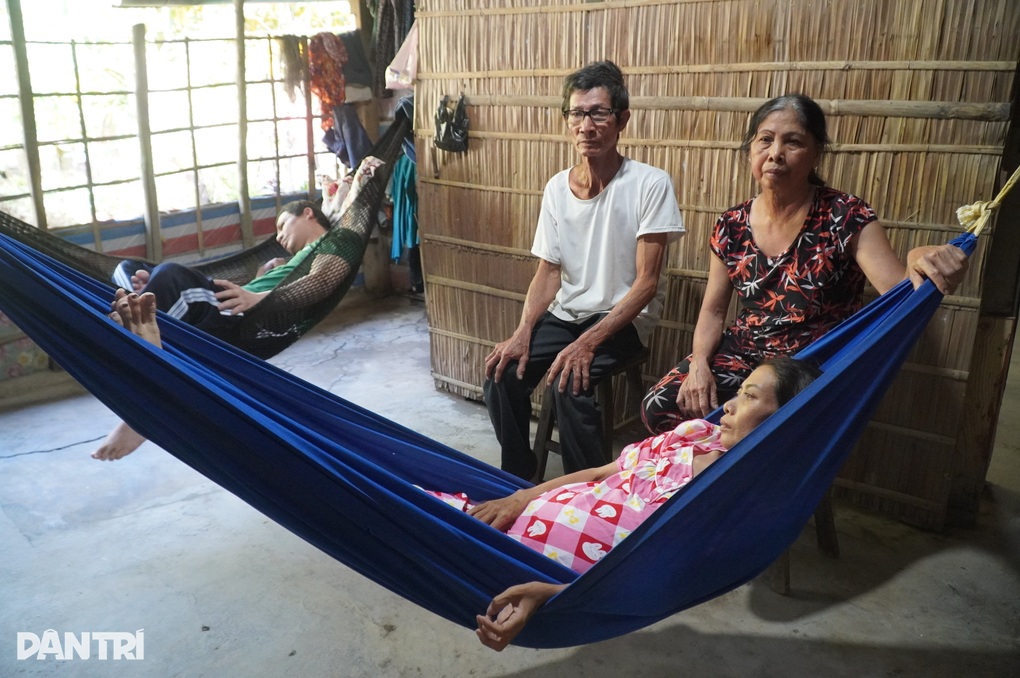 Bế tắc cùng cực, cha ung thư nuôi hai con bệnh nặng cùng hai cháu nhỏ - 1 Bế tắc cùng cực, cha ung thư nuôi hai con bệnh nặng cùng hai cháu nhỏ - 1