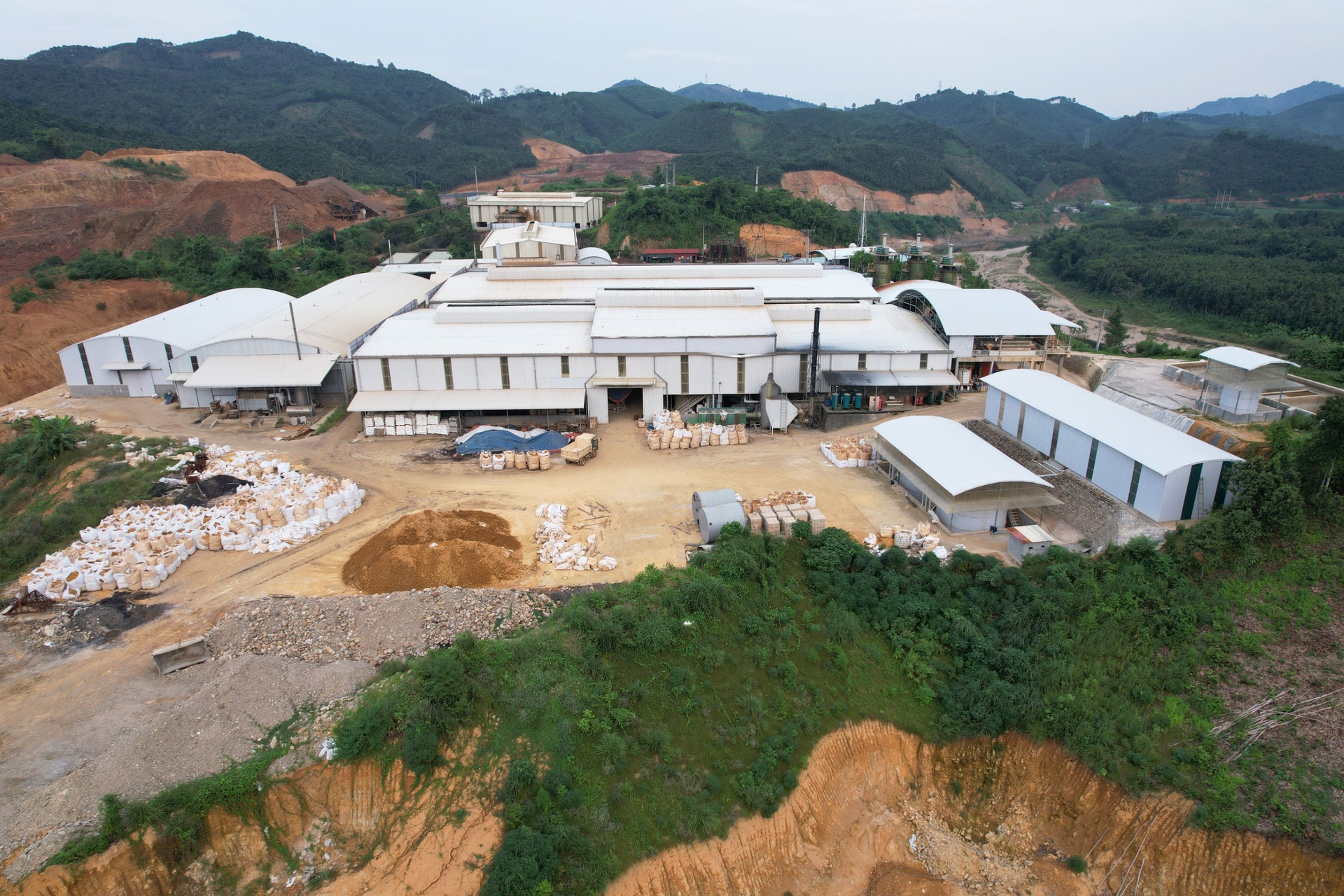 Toàn cảnh mỏ đất hiếm ở Yên Bái khiến Chủ tịch Công ty Thái Dương bị bắt - 6 Toàn cảnh mỏ đất hiếm ở Yên Bái khiến Chủ tịch Công ty Thái Dương bị bắt - 6