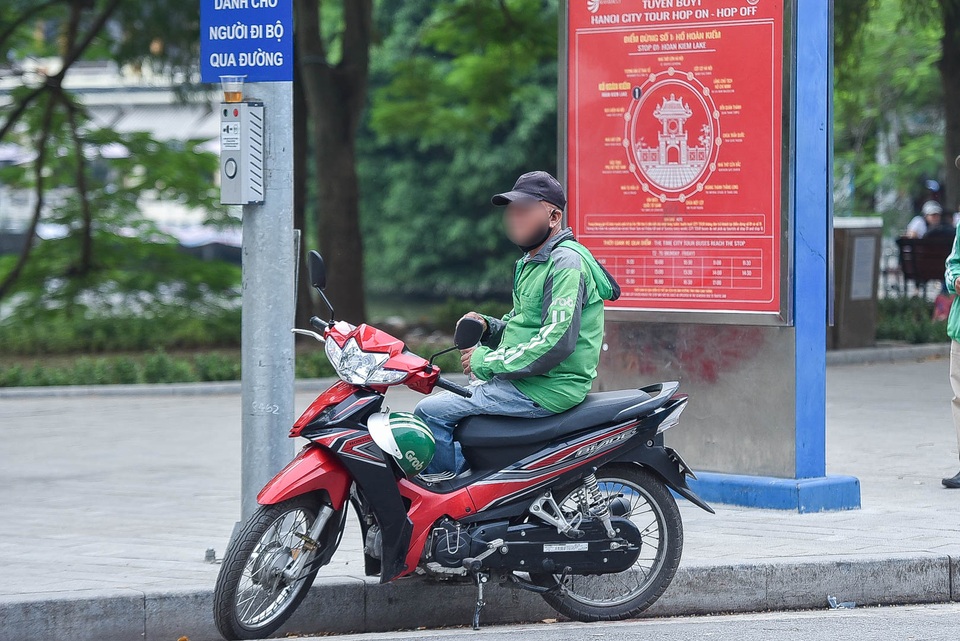 Du lịch đóng băng, xe ôm phố cổ nhớ thời hoàng kim ngày kiếm tiền triệu - 4 Du lịch đóng băng, xe ôm phố cổ nhớ thời hoàng kim ngày kiếm tiền triệu - 4