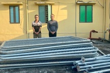 Gã đàn ông trộm 15 tấm rào chắn đường cao tốc lúc rạng sáng