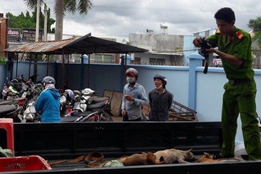 Nghi can trộm chó tử vong sau khi bị bắt đưa về công an