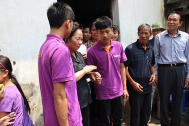 Phó Chủ tịch nước Nguyễn Thị Doan thăm gia đình thủ khoa ĐH Y Hà Nội