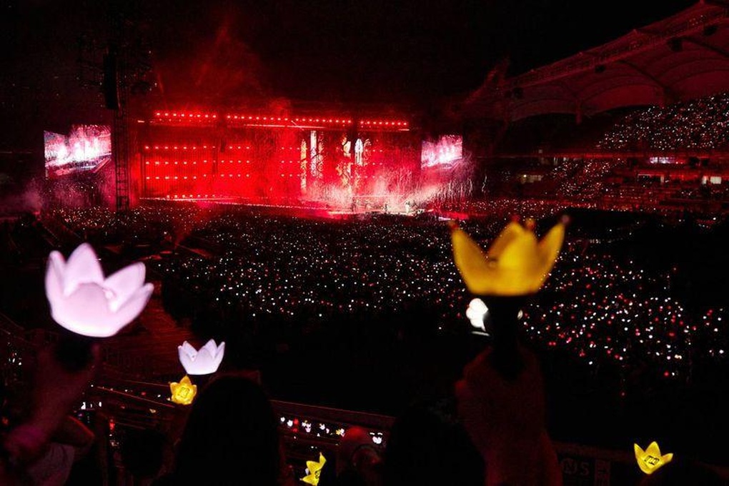 BIGBANG trước giờ diễn ở Hà Nội: Các đêm diễn cháy vé, tạo cơn sốt du lịch - 5 BIGBANG trước giờ diễn ở Hà Nội: Các đêm diễn cháy vé, tạo cơn sốt du lịch - 5