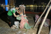 “Thành phố đáng sống” kêu gọi không xả rác trong lễ hội pháo hoa