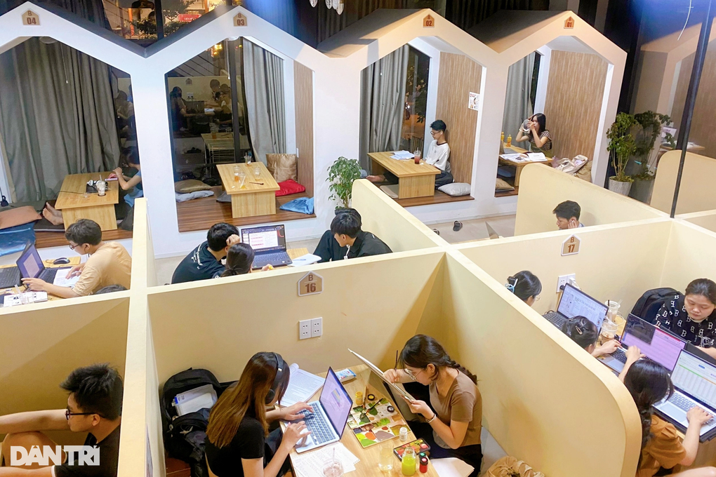 Cà phê hộp cho phép khách ngủ lại qua đêm ở Đà Nẵng đông kín khách - 1 Cà phê hộp cho phép khách ngủ lại qua đêm ở Đà Nẵng đông kín khách - 1