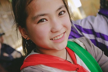 Dân mạng “đổ gục” trước vẻ đẹp của bé gái người H'Mông