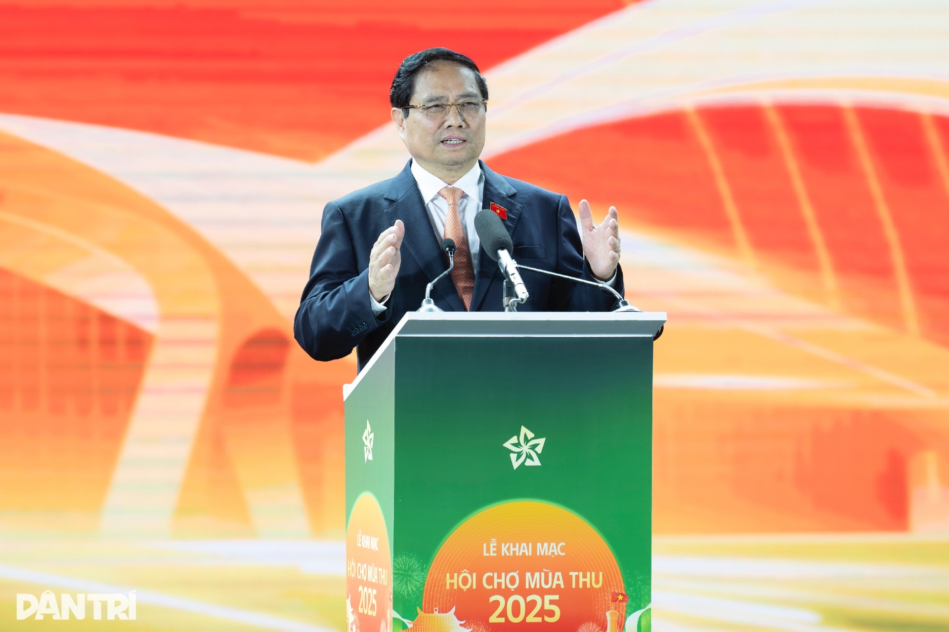 Thủ tướng Phạm Minh Chính kiểm tra công tác chuẩn bị Hội chợ Mùa Thu 2025 - 6 Thủ tướng Phạm Minh Chính kiểm tra công tác chuẩn bị Hội chợ Mùa Thu 2025 - 6