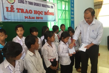 120 suất học bổng Grobest Việt Nam được trao cho học sinh nghèo tỉnh Lâm Đồng