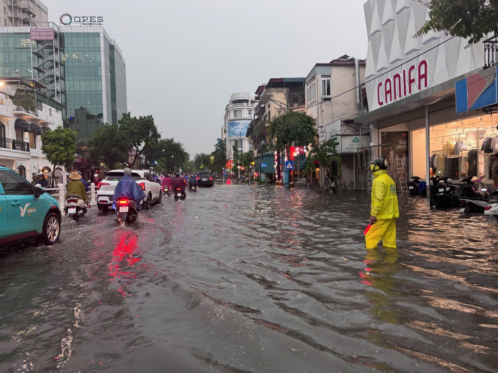 Nhiều nơi trên cả nước mưa to, có nơi mưa rất to - 1 Nhiều nơi trên cả nước mưa to, có nơi mưa rất to - 1