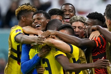 Bộc lộ nhiều yếu kém, chủ nhà Qatar thua dễ ở trận mở màn World Cup 2022