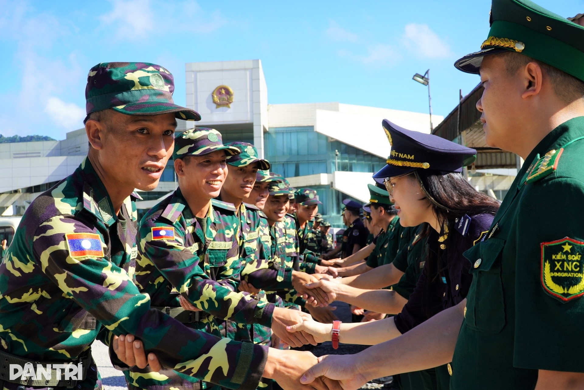 Món quà đặc biệt tặng đoàn quân nhân Lào tham gia A80 - 4 Món quà đặc biệt tặng đoàn quân nhân Lào tham gia A80 - 4