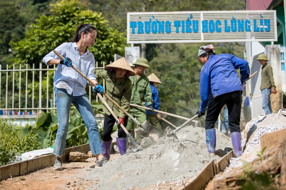 Qui Phúc chung tay cùng Hoa hậu Lương Thùy Linh hiện thực hóa ước mơ “Xây đường trên núi” - 2 Qui Phúc chung tay cùng Hoa hậu Lương Thùy Linh hiện thực hóa ước mơ “Xây đường trên núi” - 2