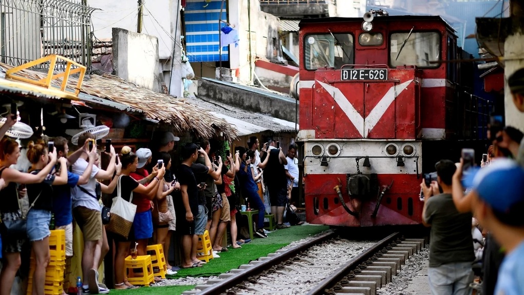 Báo chí nước ngoài đưa tin về việc Hà Nội đóng cửa phố cà phê đường tàu - 4 Báo chí nước ngoài đưa tin về việc Hà Nội đóng cửa phố cà phê đường tàu - 4