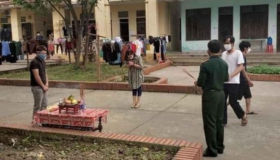 Nhận tin bố qua đời khi đang đi cách ly - 1