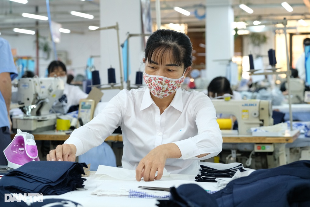 Lao động mất việc được hỗ trợ 3 triệu đồng - 2 Lao động mất việc được hỗ trợ 3 triệu đồng - 2