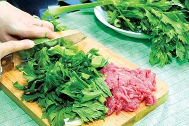 Các món cần tây: tuỳ bệnh mà ăn