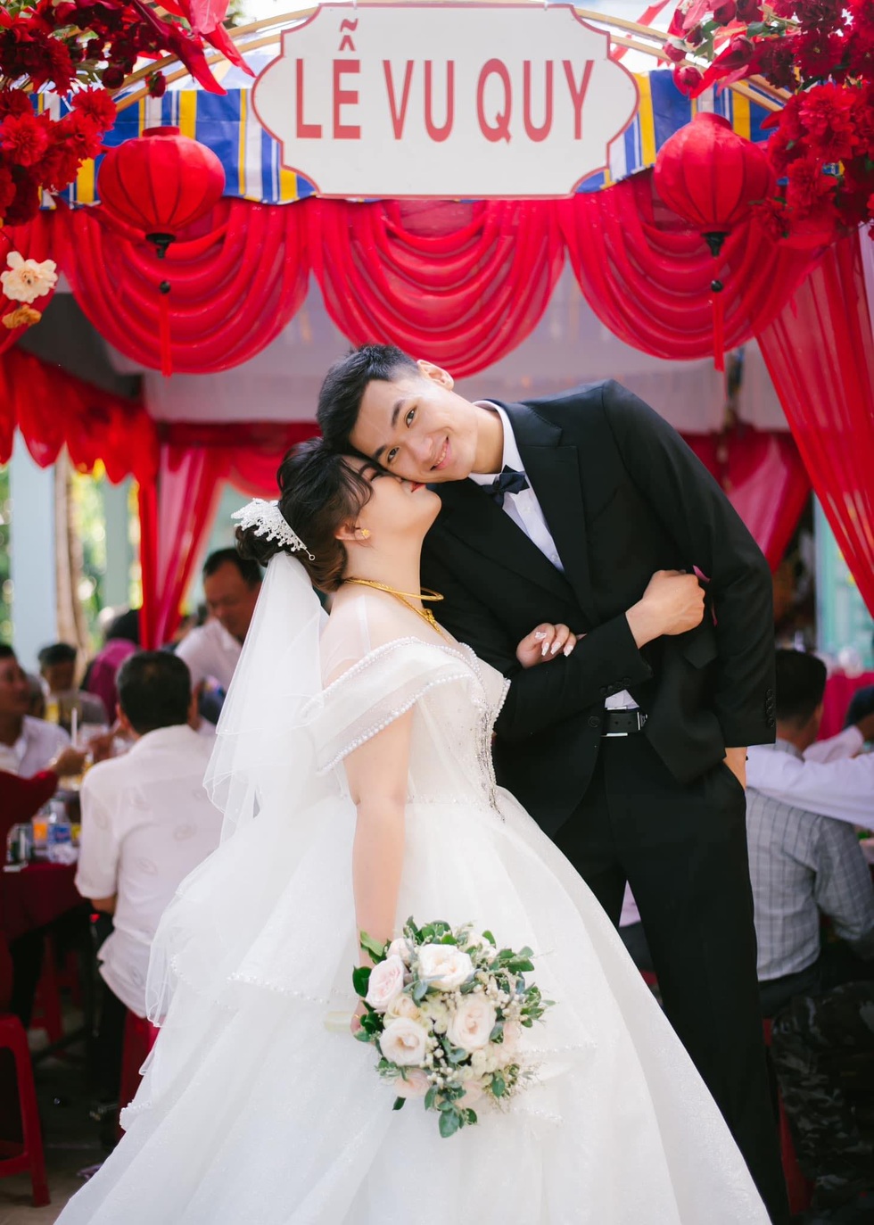 Mối tình đũa lệch của cầu thủ bóng rổ cao 2,03m và bà xã 1,62m - 4 Mối tình đũa lệch của cầu thủ bóng rổ cao 2,03m và bà xã 1,62m - 4