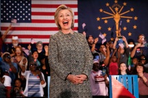 Bà Clinton dẫn trước ông Trump hơn 2 triệu phiếu phổ thông